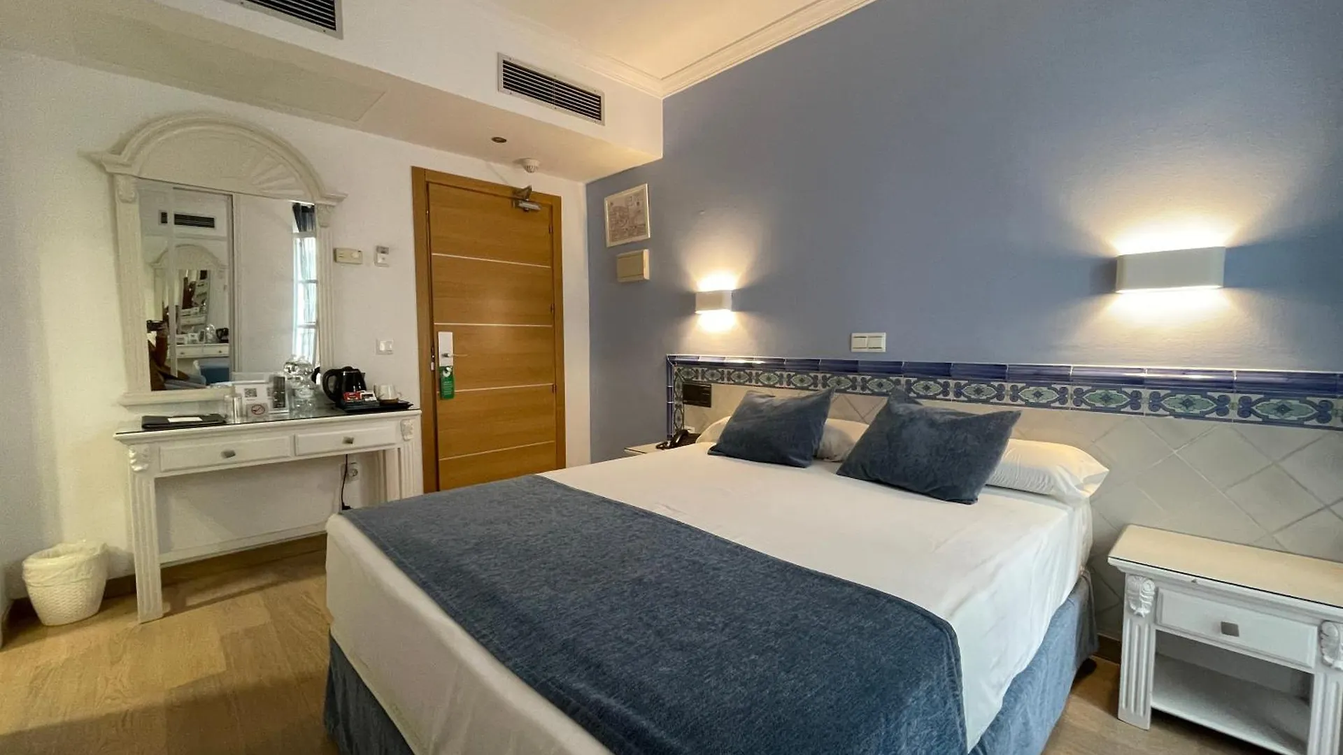 Hotel Plaza Cavana Nerja 3*,  Spain
