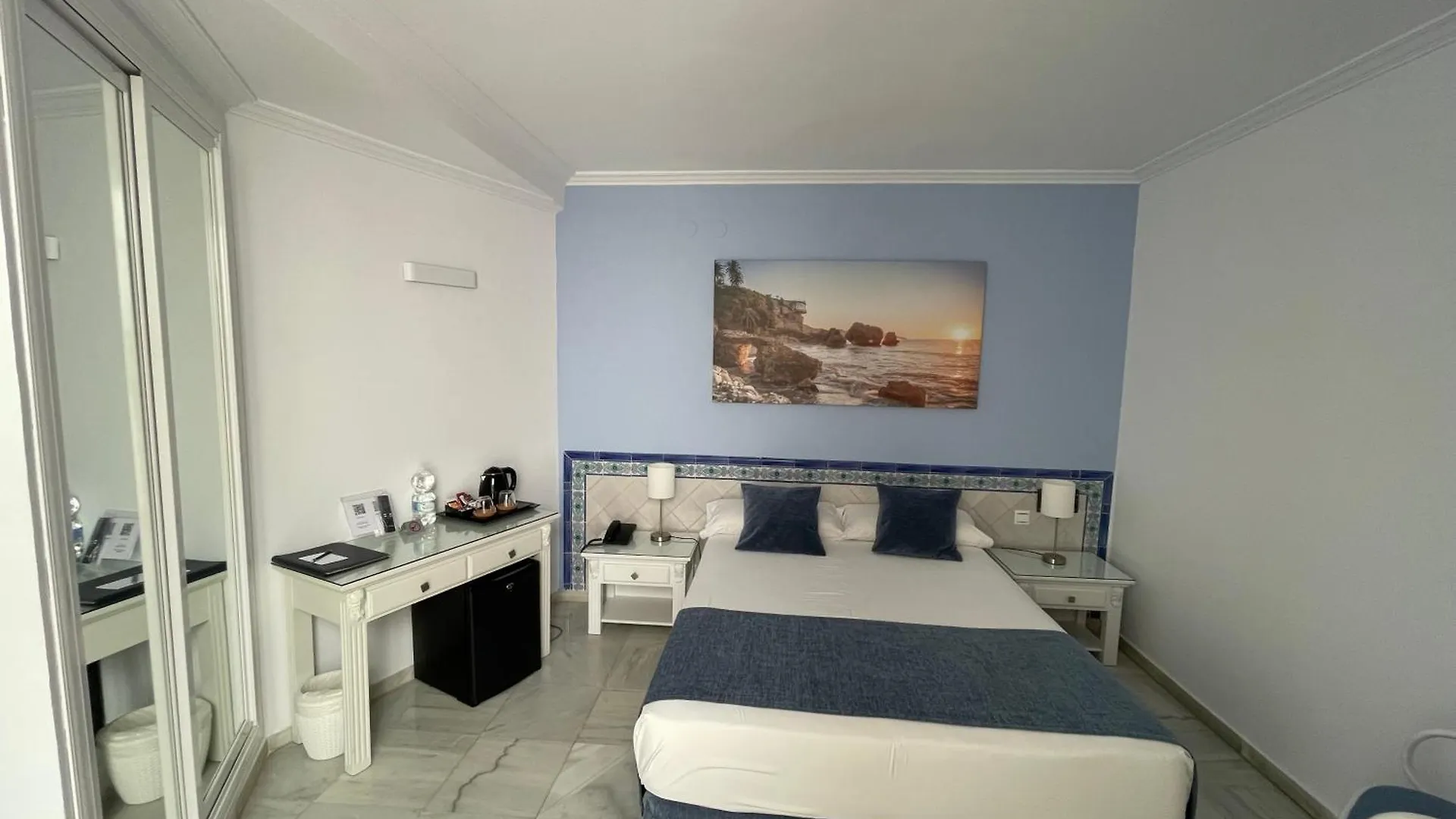 Hotel Plaza Cavana Nerja 3*,