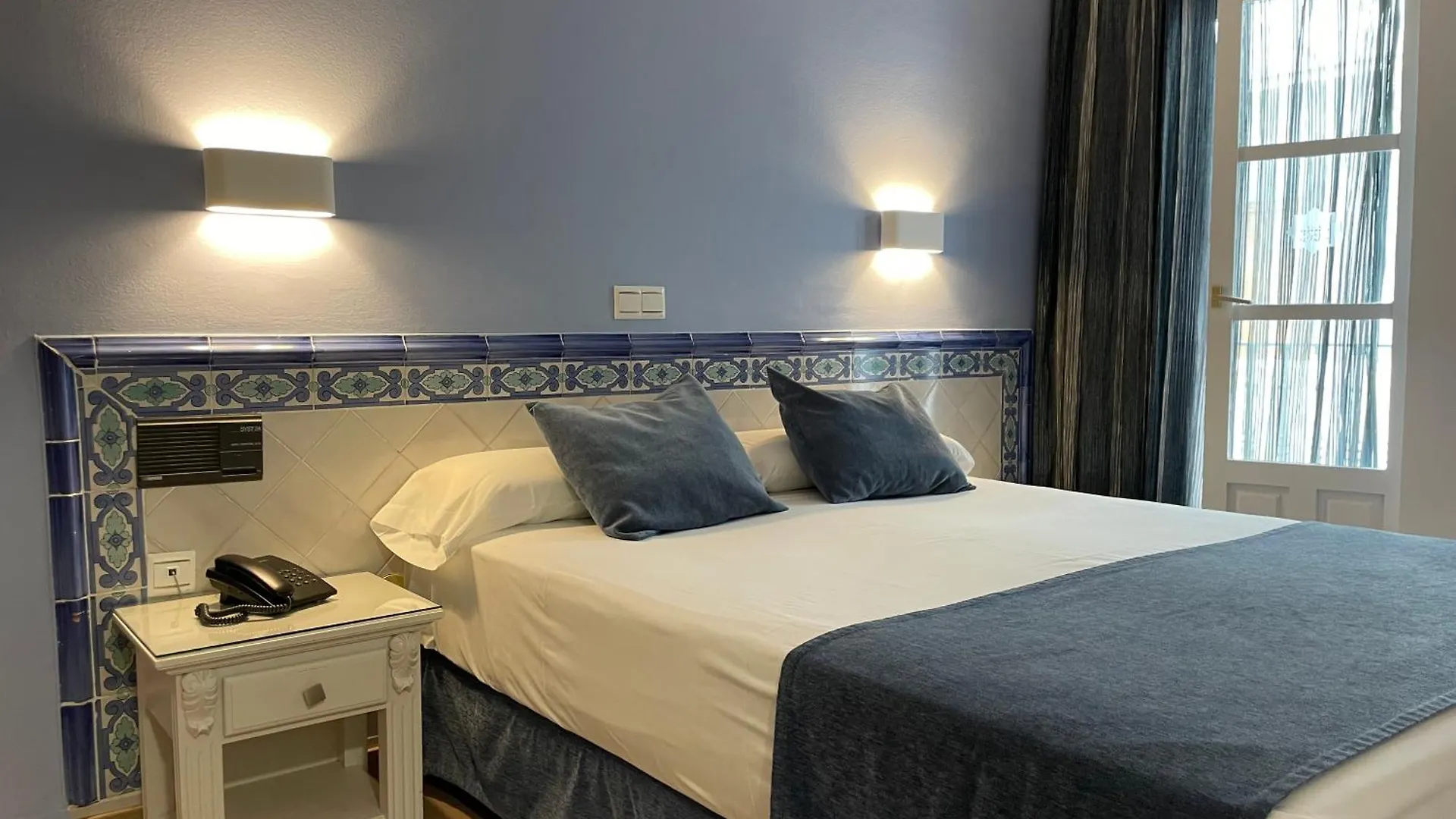 Hotel Plaza Cavana Nerja 3*,