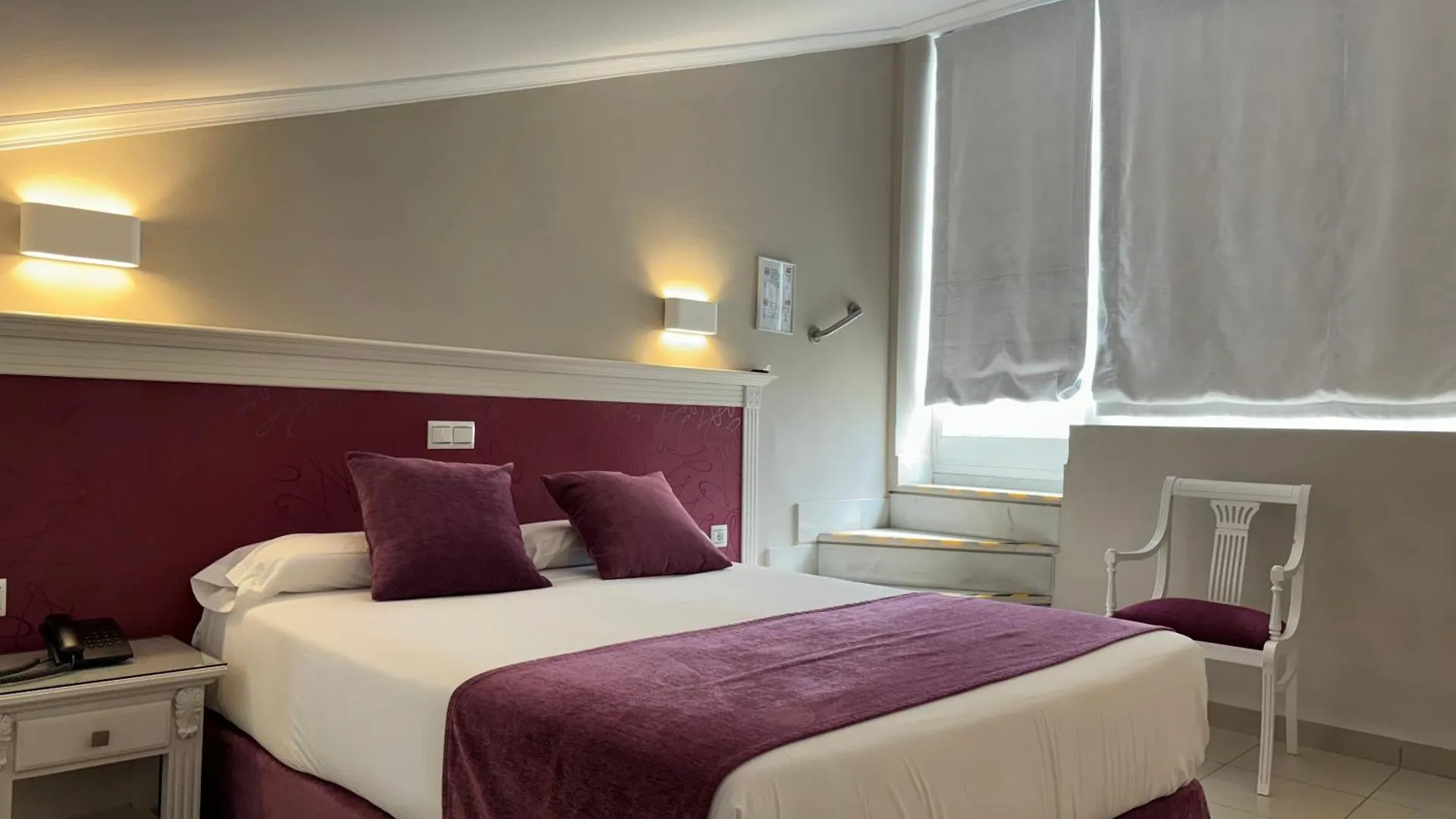 Hotel Plaza Cavana Nerja 3*,  España