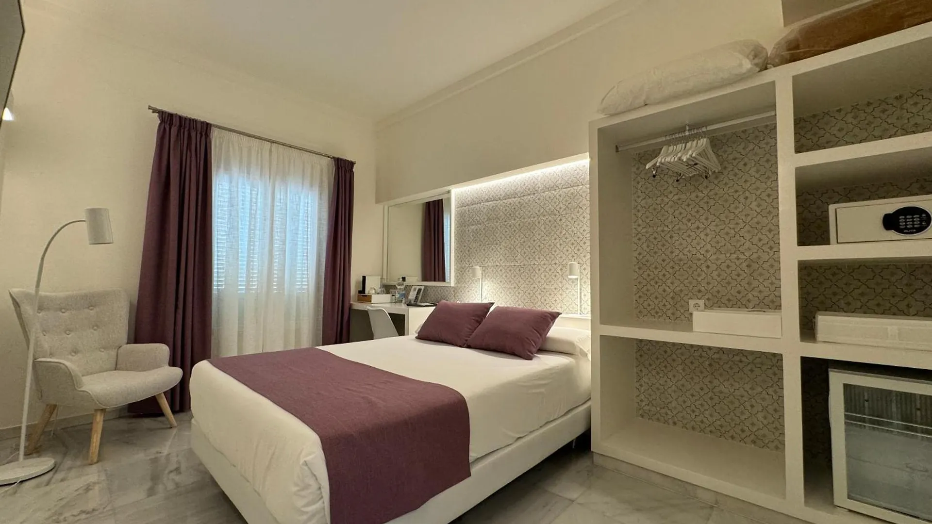Hotel Plaza Cavana Nerja